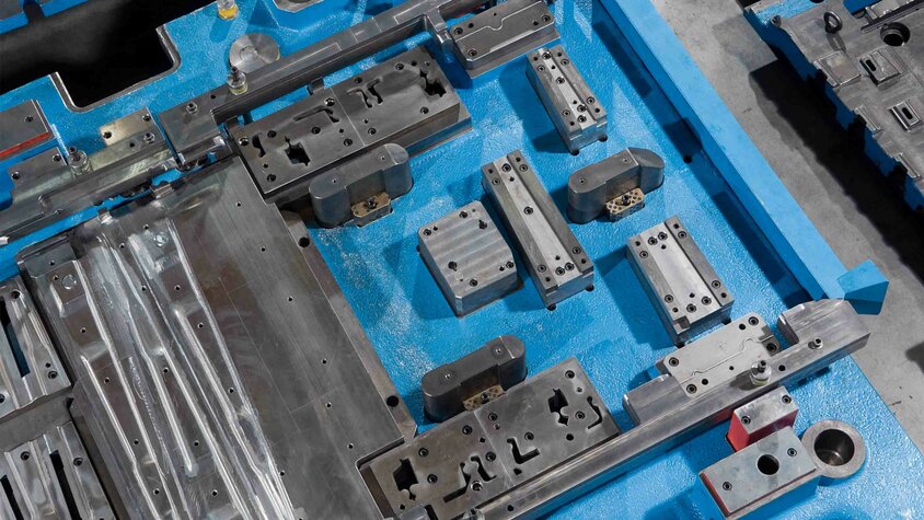 Hochpräzises Platinenschneidwerkzeug mit präzise gefertigten Werkzeugkomponenten für maßgenaue Platinenschnitte und Formplatinen in der Umformtechnik.