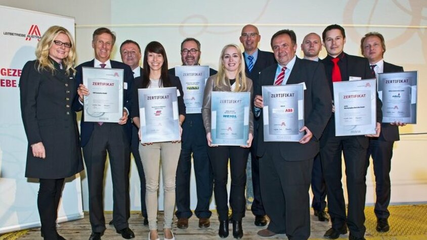 weba Werkzeugbau - Partner der Leitbetriebe Austria Gruppenfoto Übergabe des Zertifikats der Leitbetriebe Austria