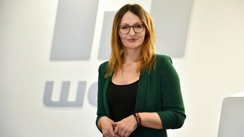 weba Werkzeugbau - Jasmina Tricic Porträt von Jasmina Tricic, Marketingleitung der weba Werkzeugbau in Dietach