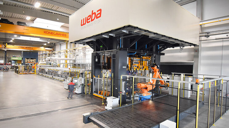 Obsluha lisu a laseru – moderní lisovací a laserová výrobní linka ve WEBA Olomouc, práce v Olomouci ve strojírenském průmyslu.